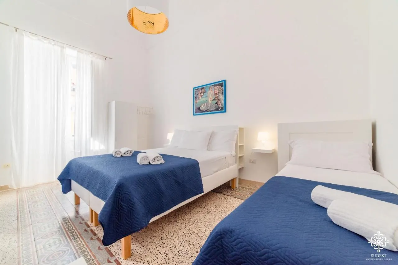 Le 4 Perle Apartments Avola 2*,
